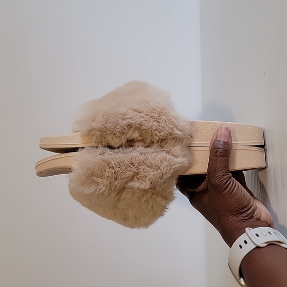 Pure Barre Fuzzy Fur Champagne Blush Slide Sandal Sz 8/9 (Mismatch) - Picture 6 of 13